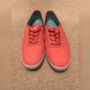 Keds tennis shoes, peach colored size 7